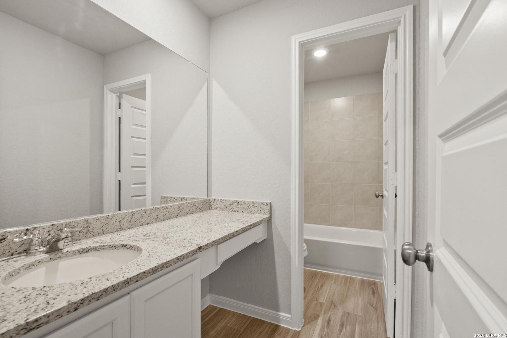 property viewer photo 24