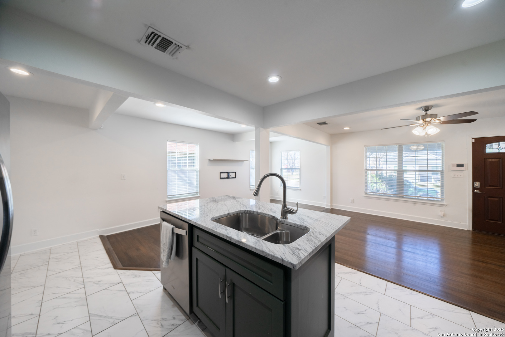 property viewer photo 10