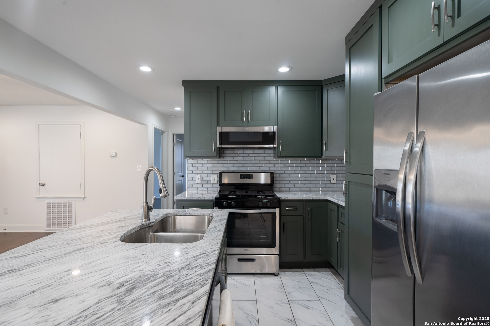 property viewer photo 11