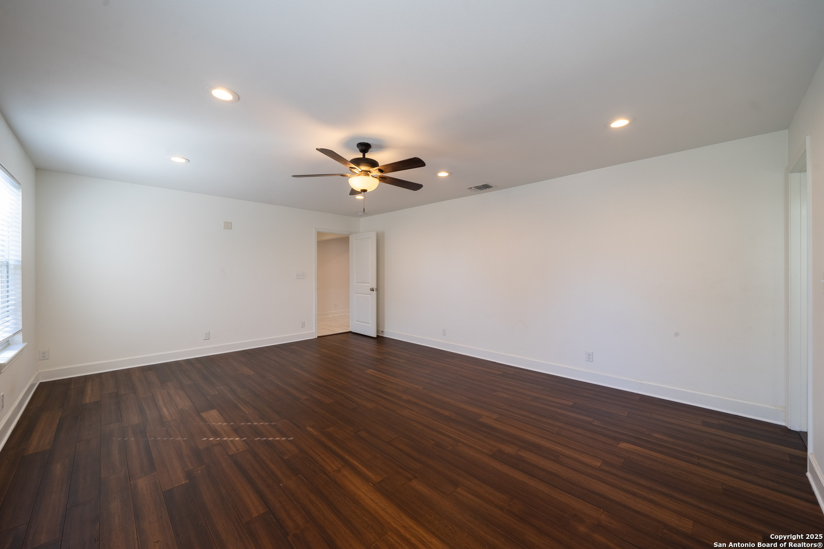 property viewer photo 14