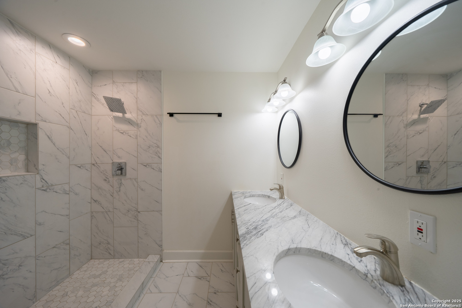 property viewer photo 16