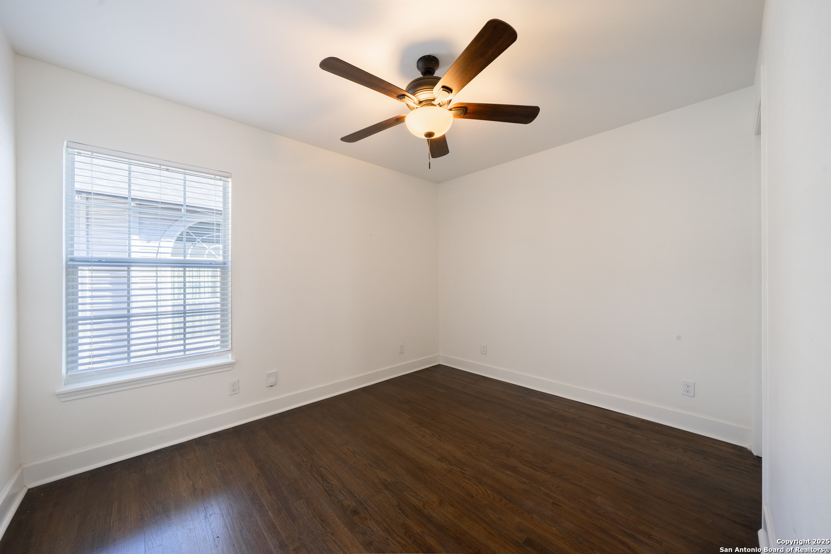 property viewer photo 17