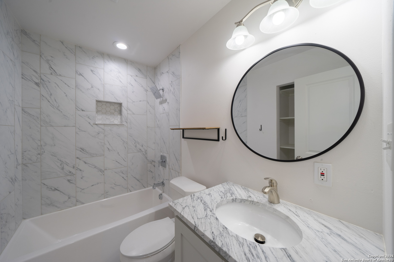 property viewer photo 18