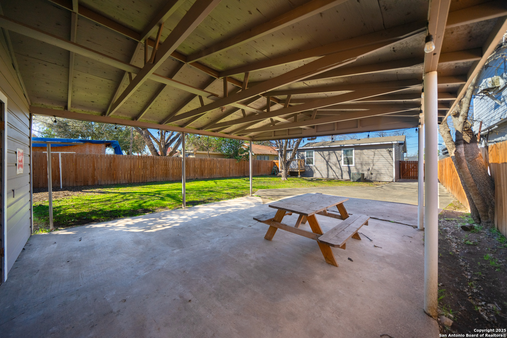 property viewer photo 24