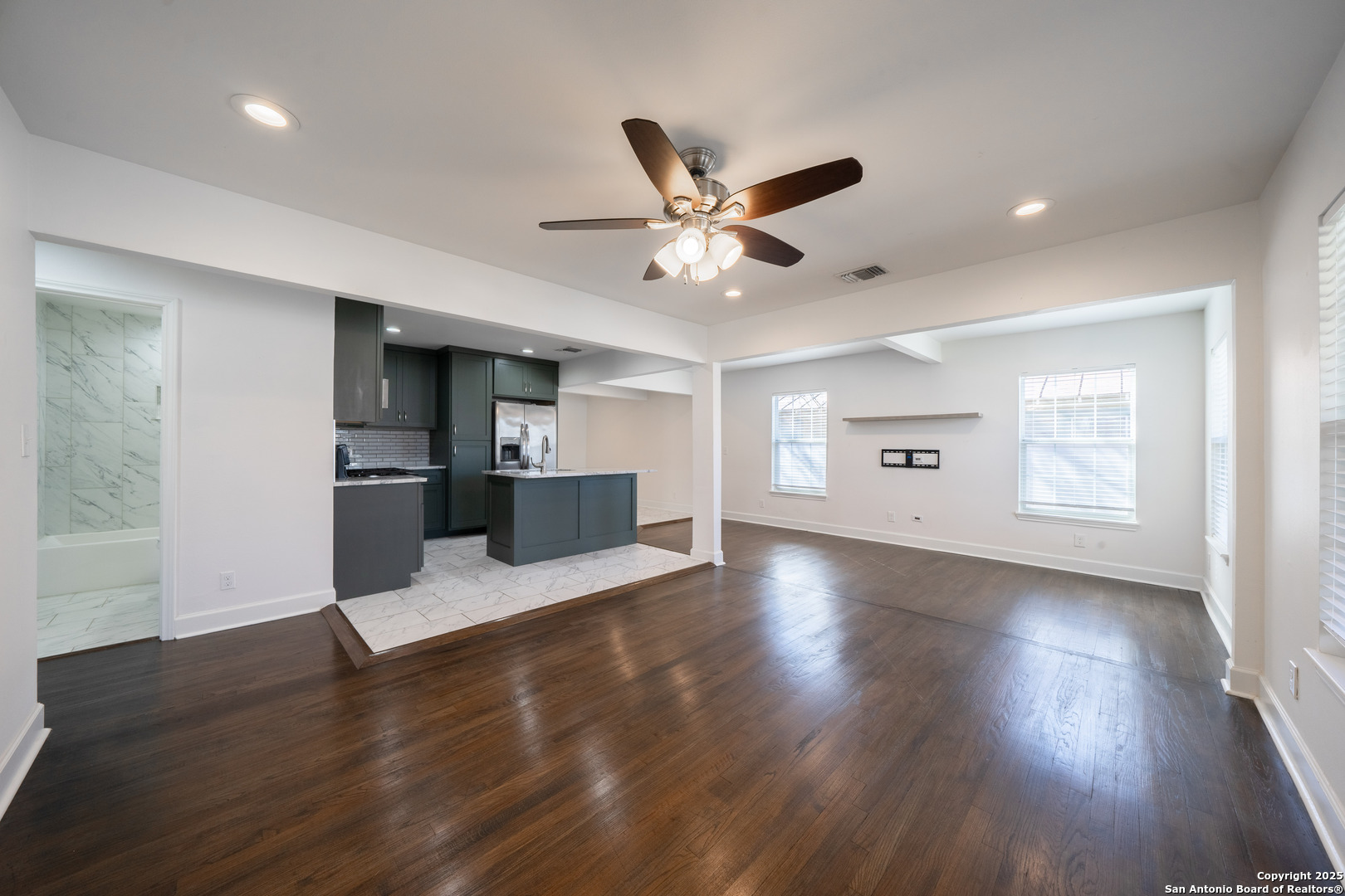 property viewer photo 8