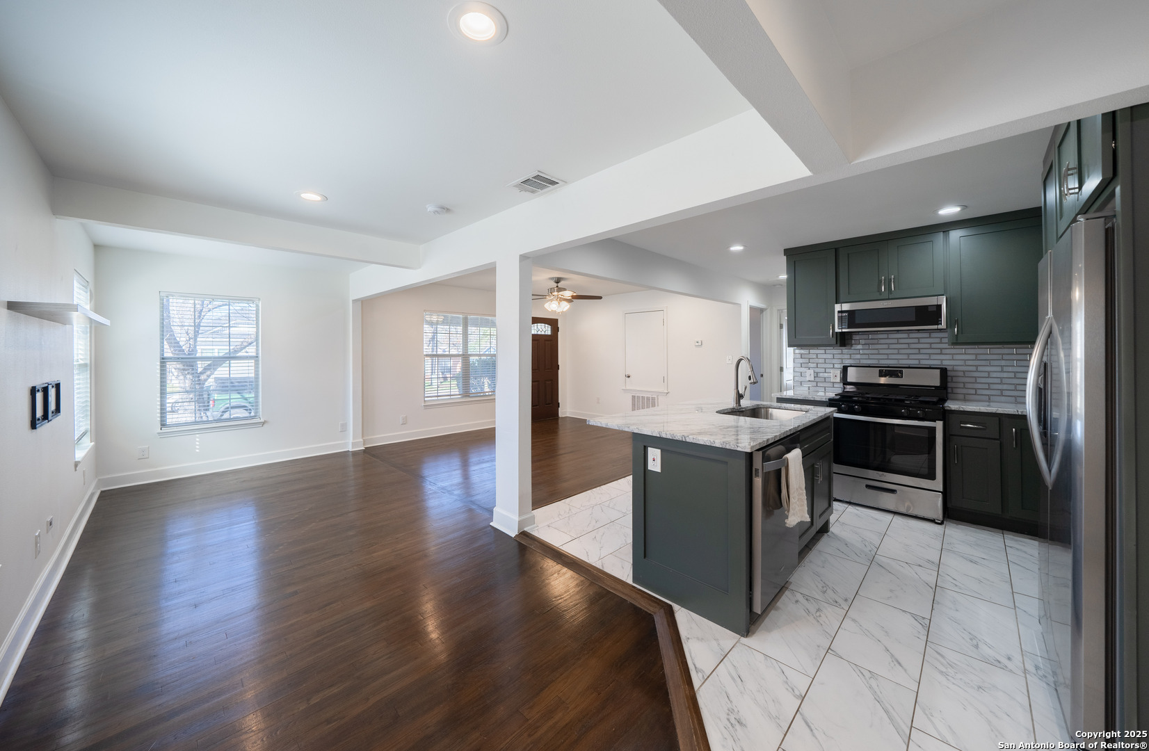 property viewer photo 9