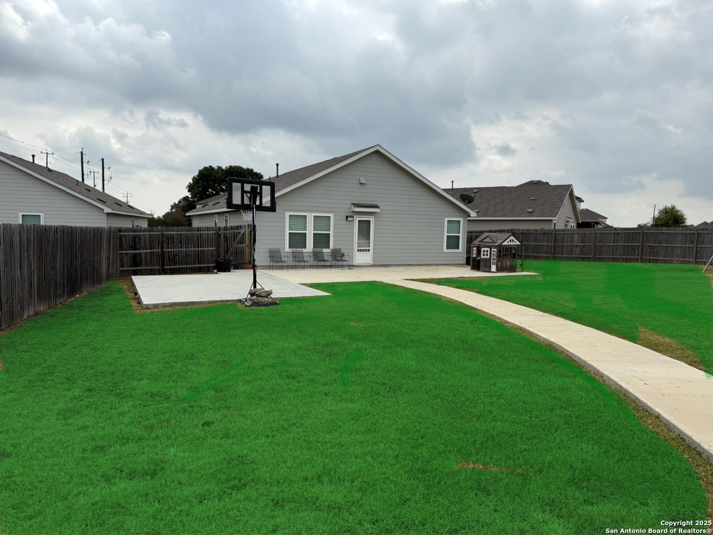 main property photo 25
