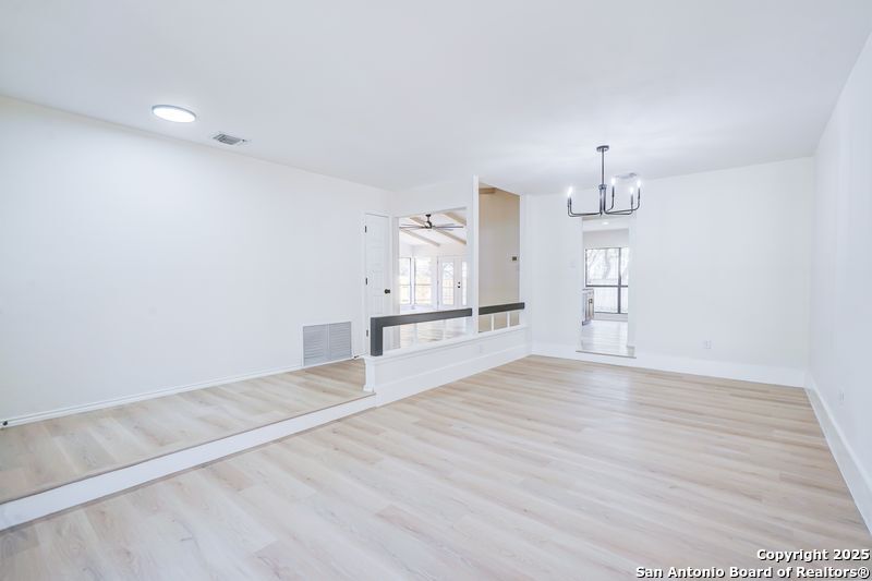 property viewer photo 12