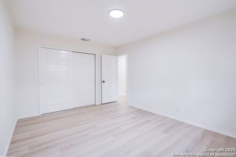 property viewer photo 25