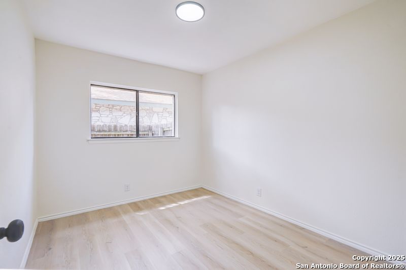 property viewer photo 26