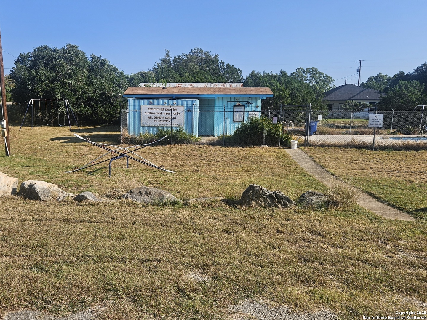 main property photo 6