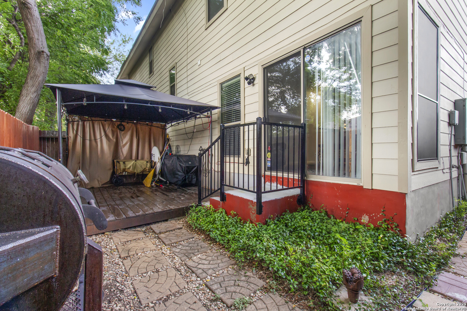 main property photo 18