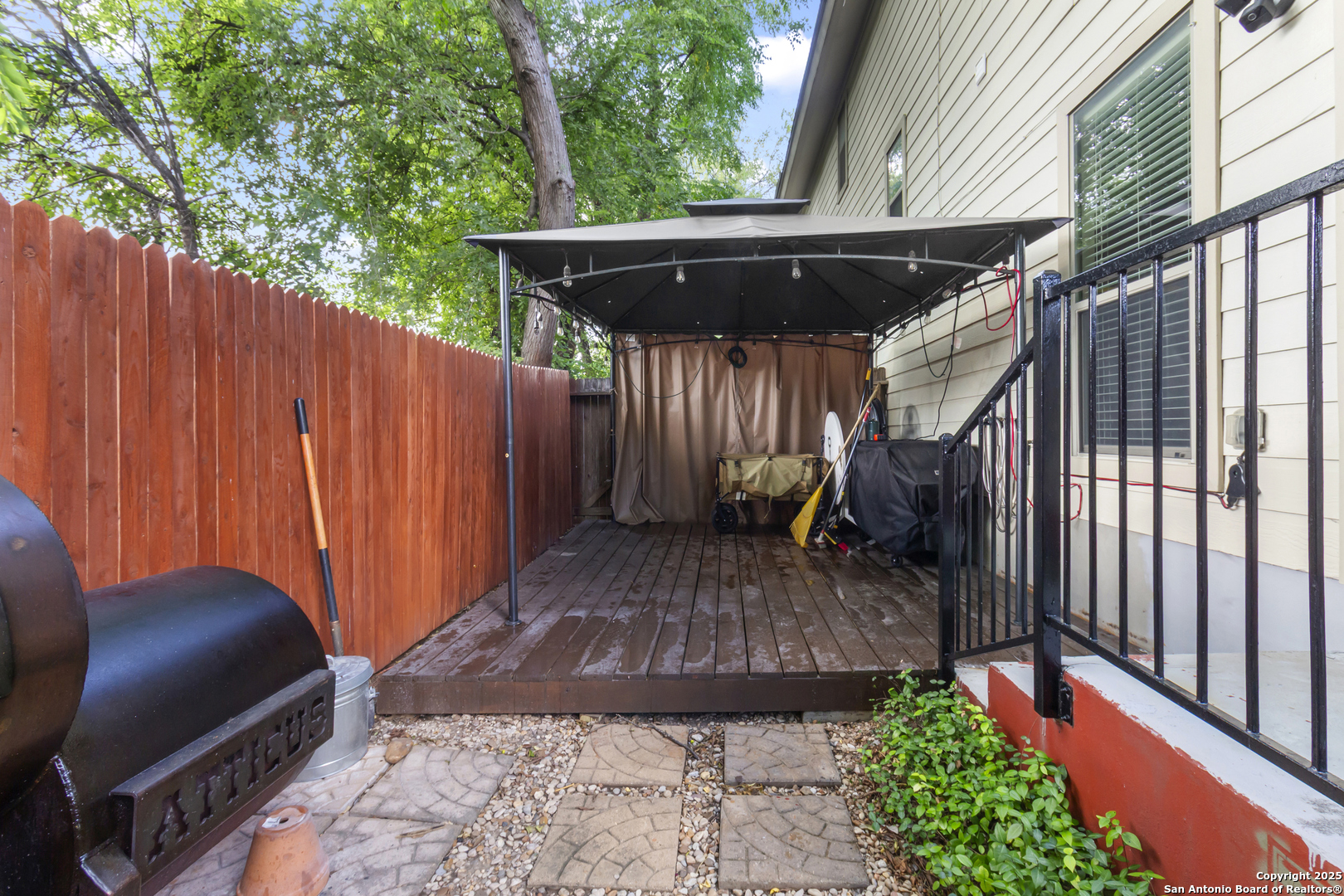 main property photo 20