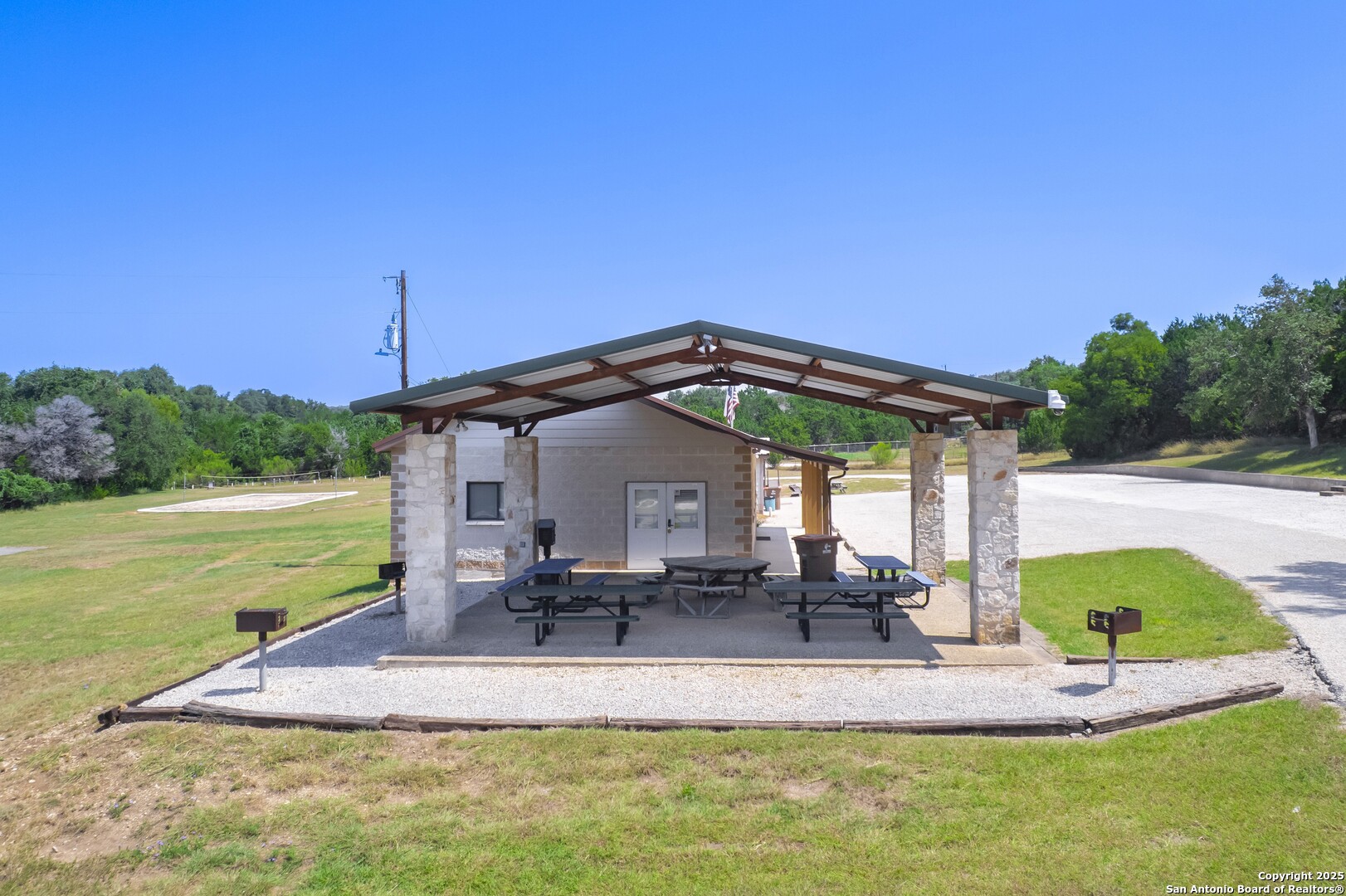 main property photo 40