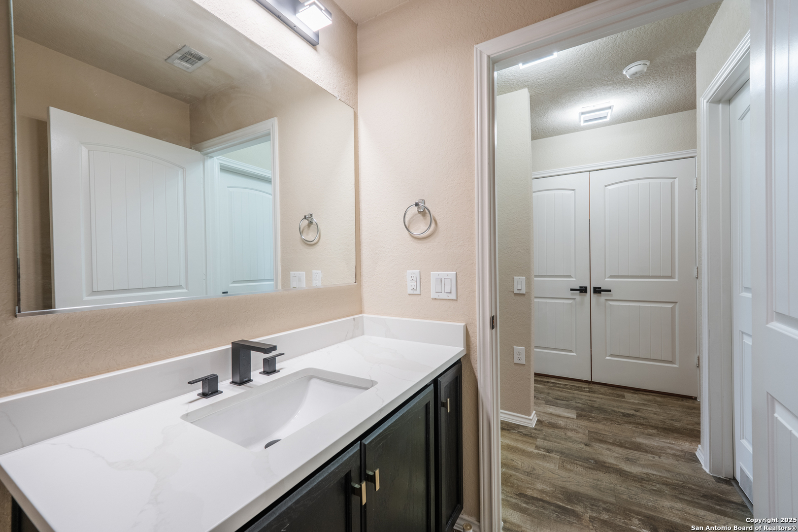 property viewer photo 19