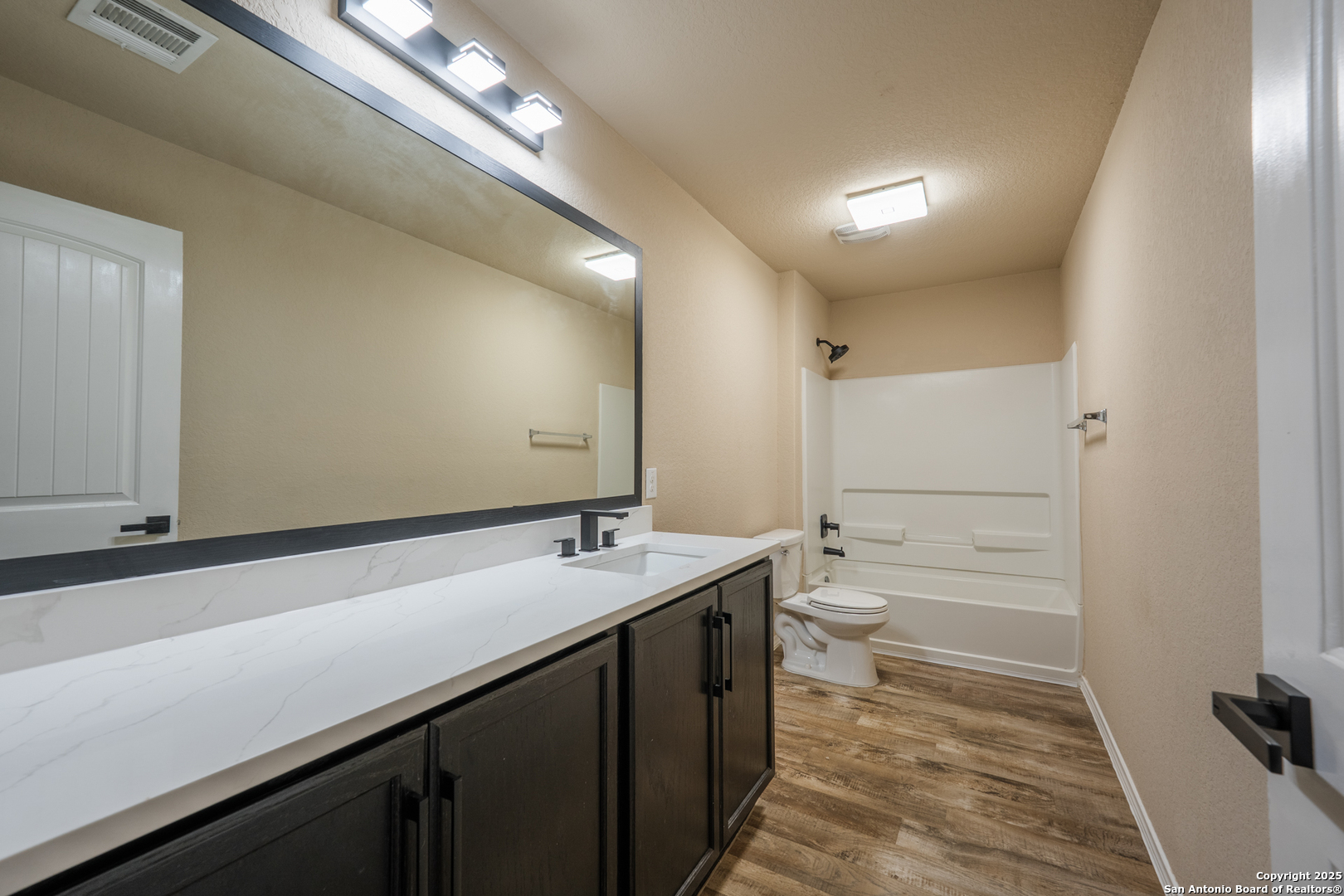 property viewer photo 7