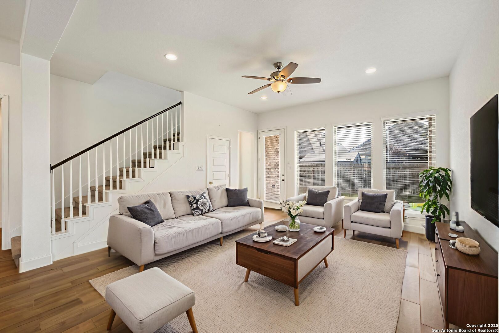 property viewer photo 10