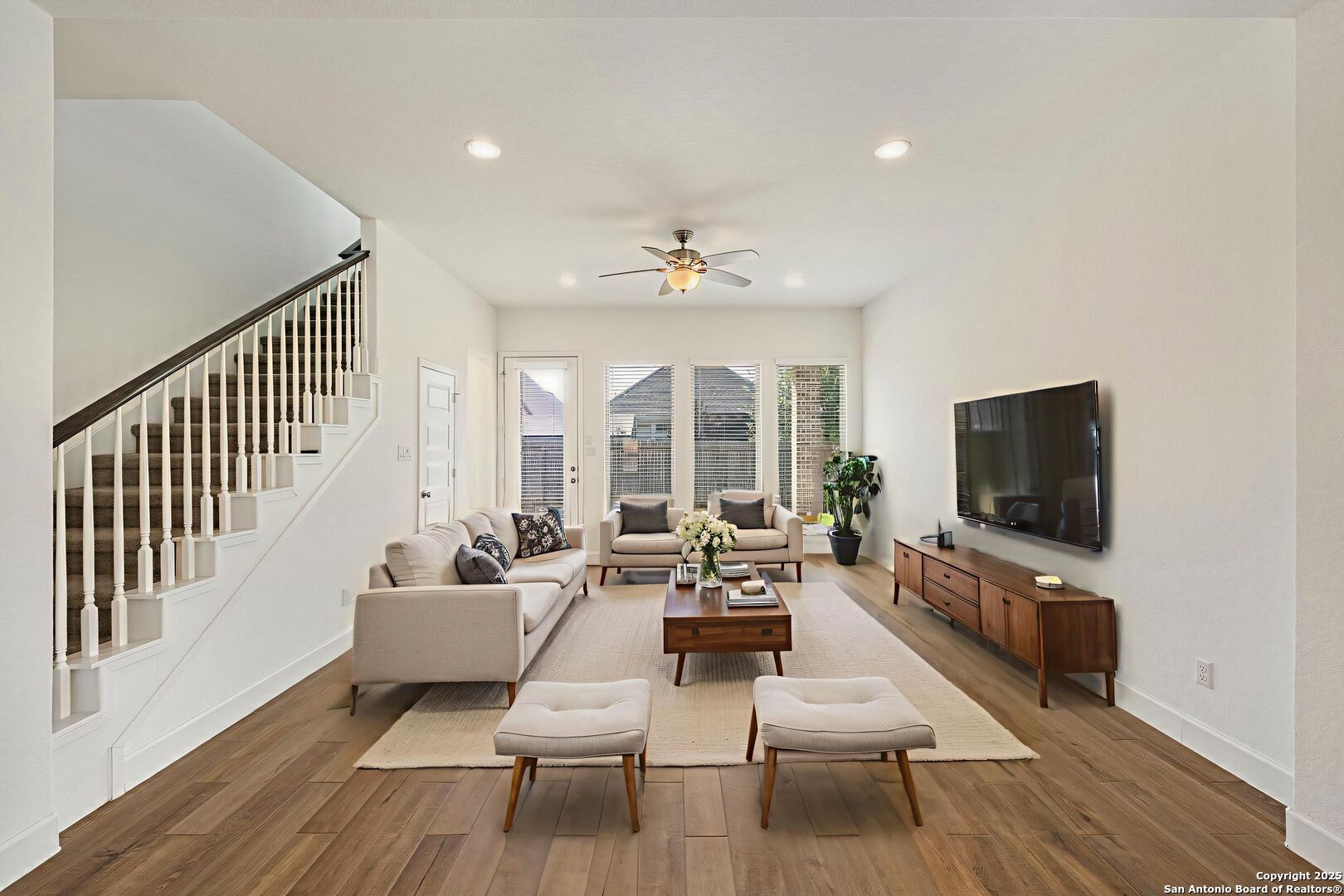 property viewer photo 12