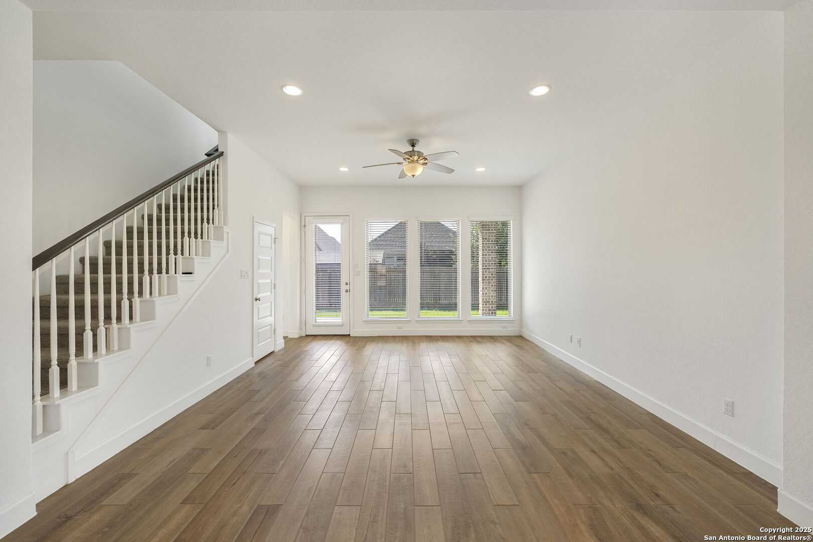 property viewer photo 13
