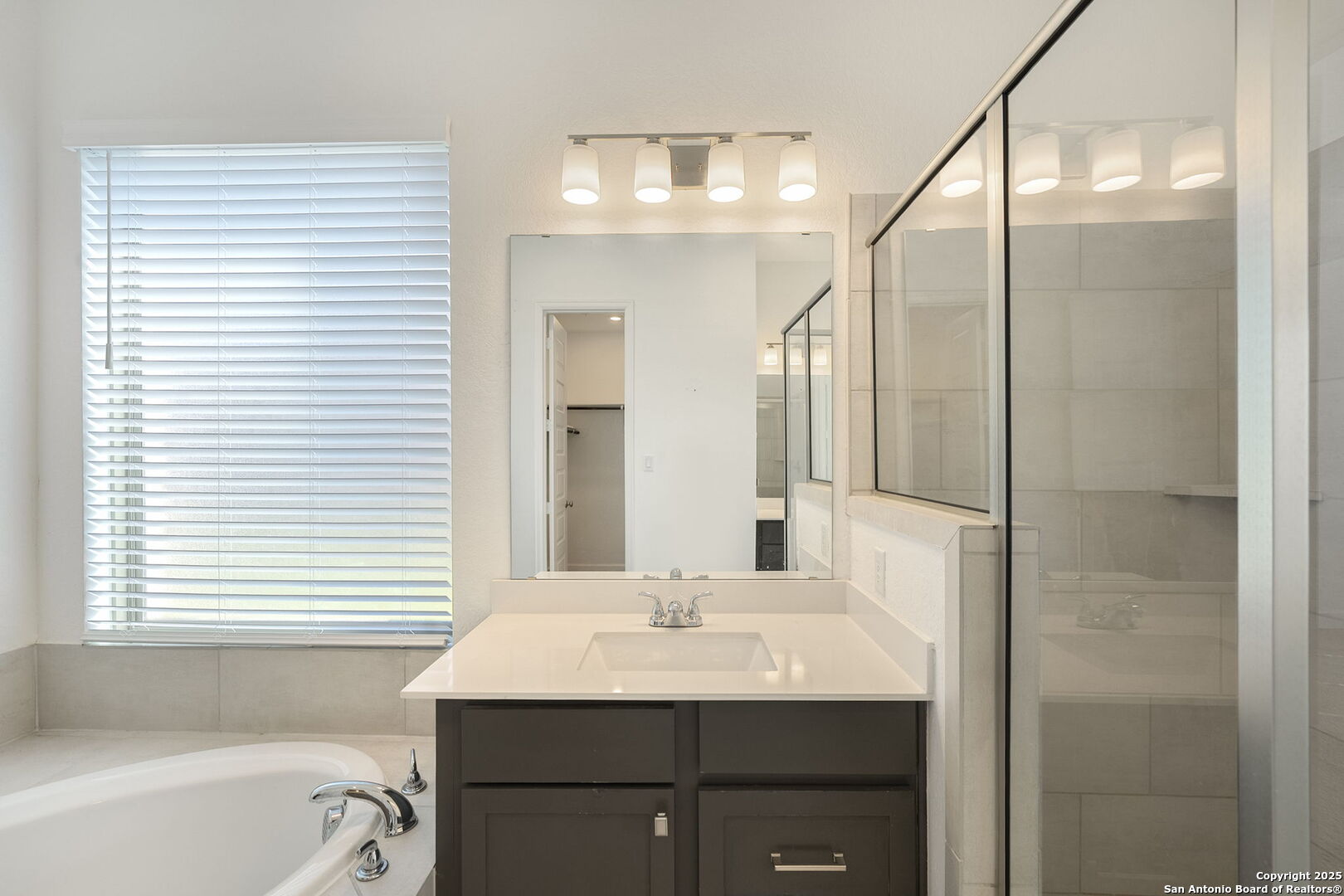 property viewer photo 20