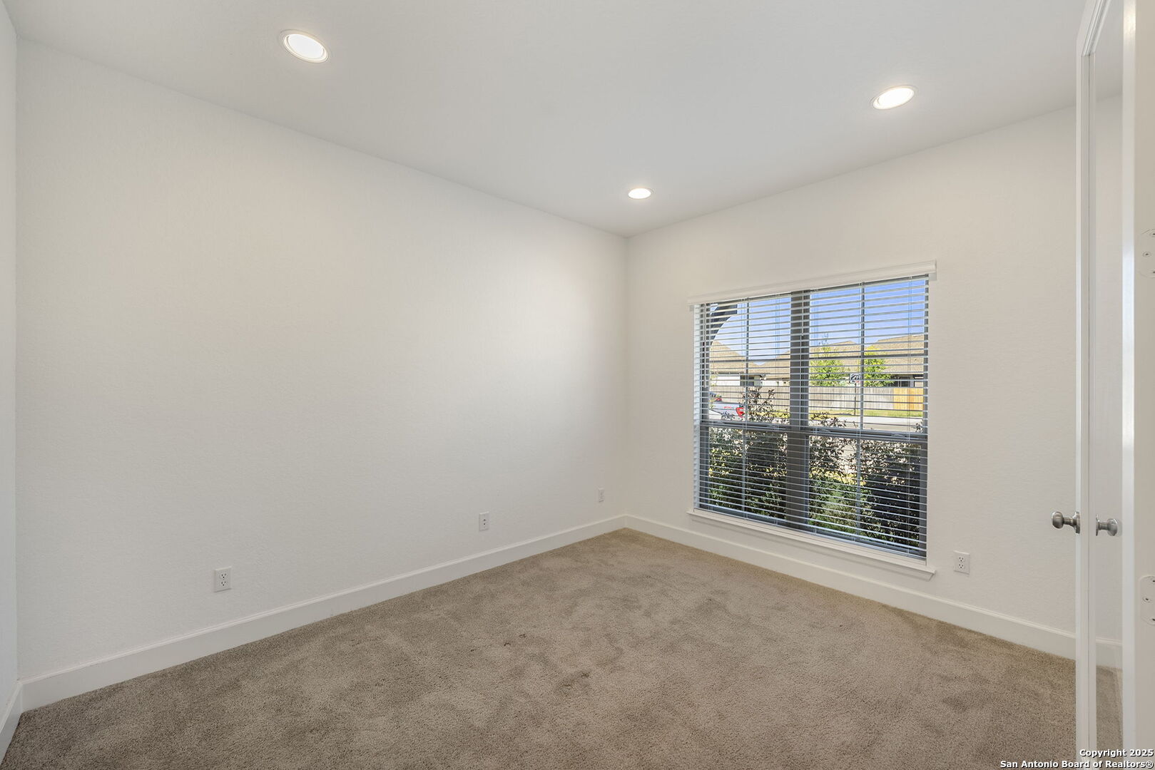 property viewer photo 26