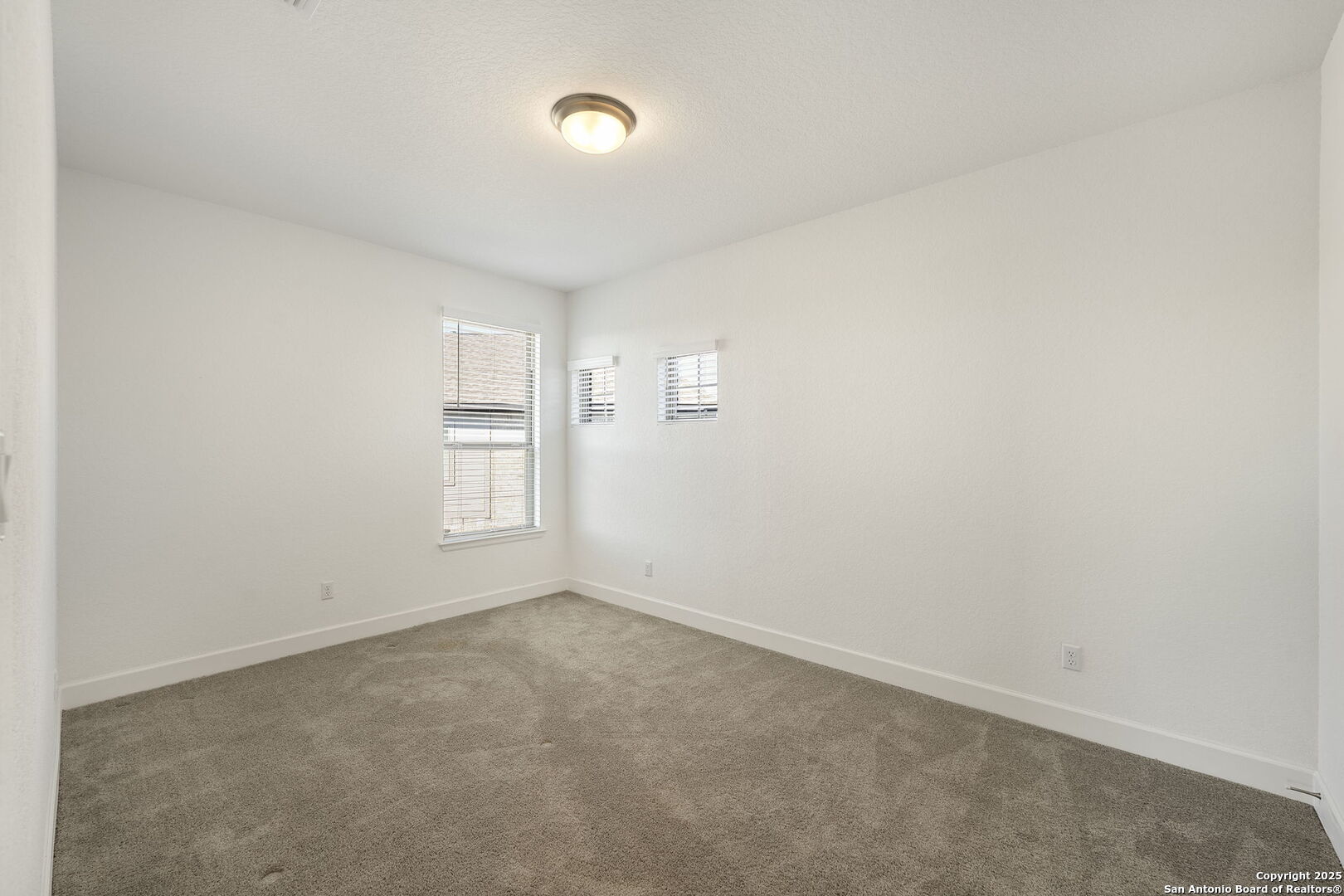 property viewer photo 35