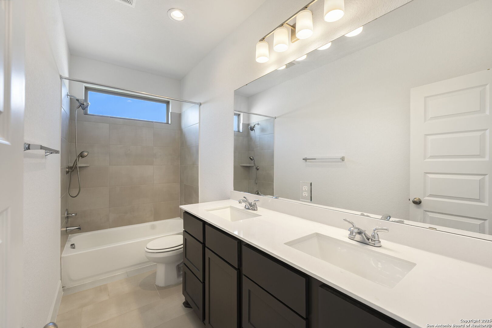 property viewer photo 36