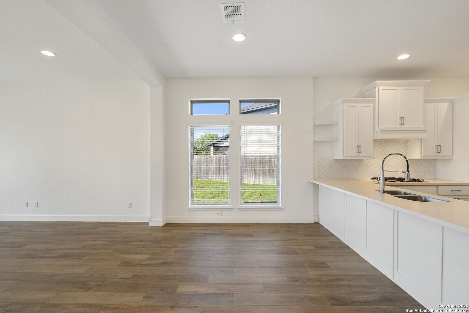 property viewer photo 9