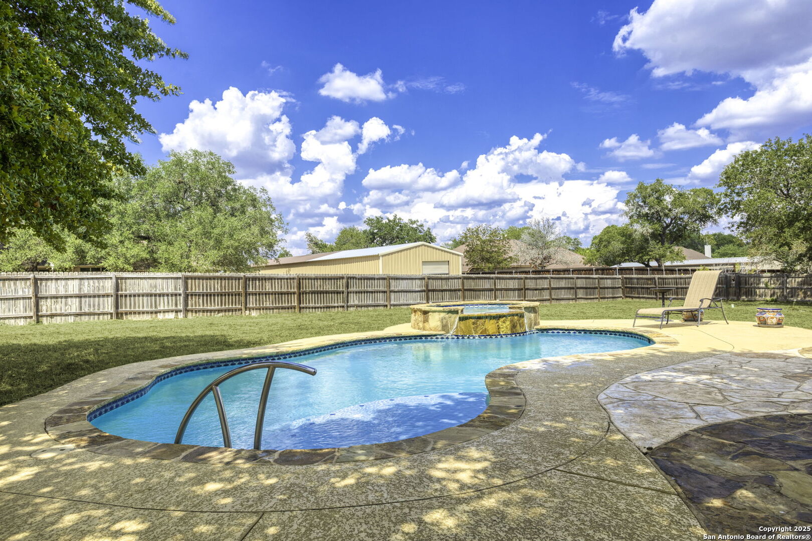 main property photo 31