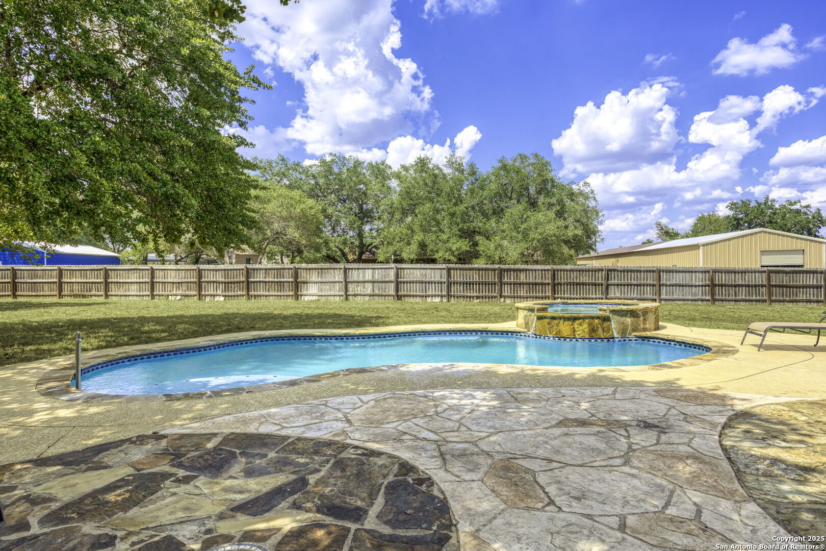 main property photo 7