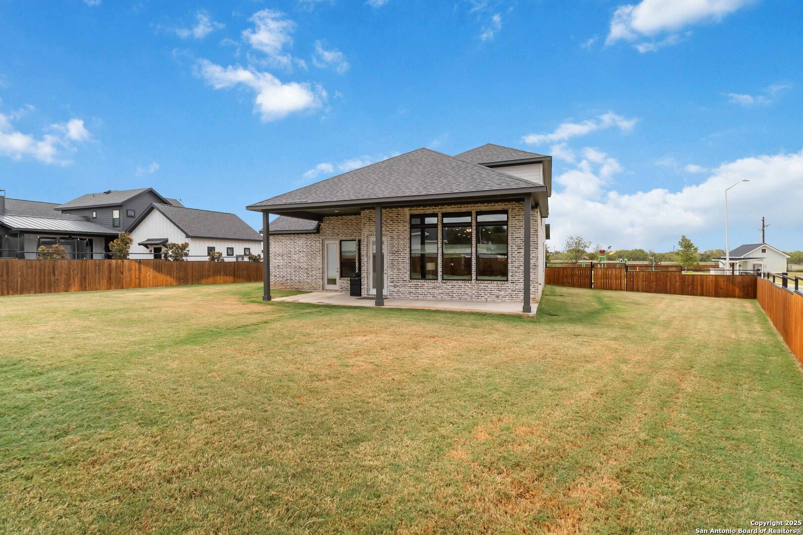 main property photo 40