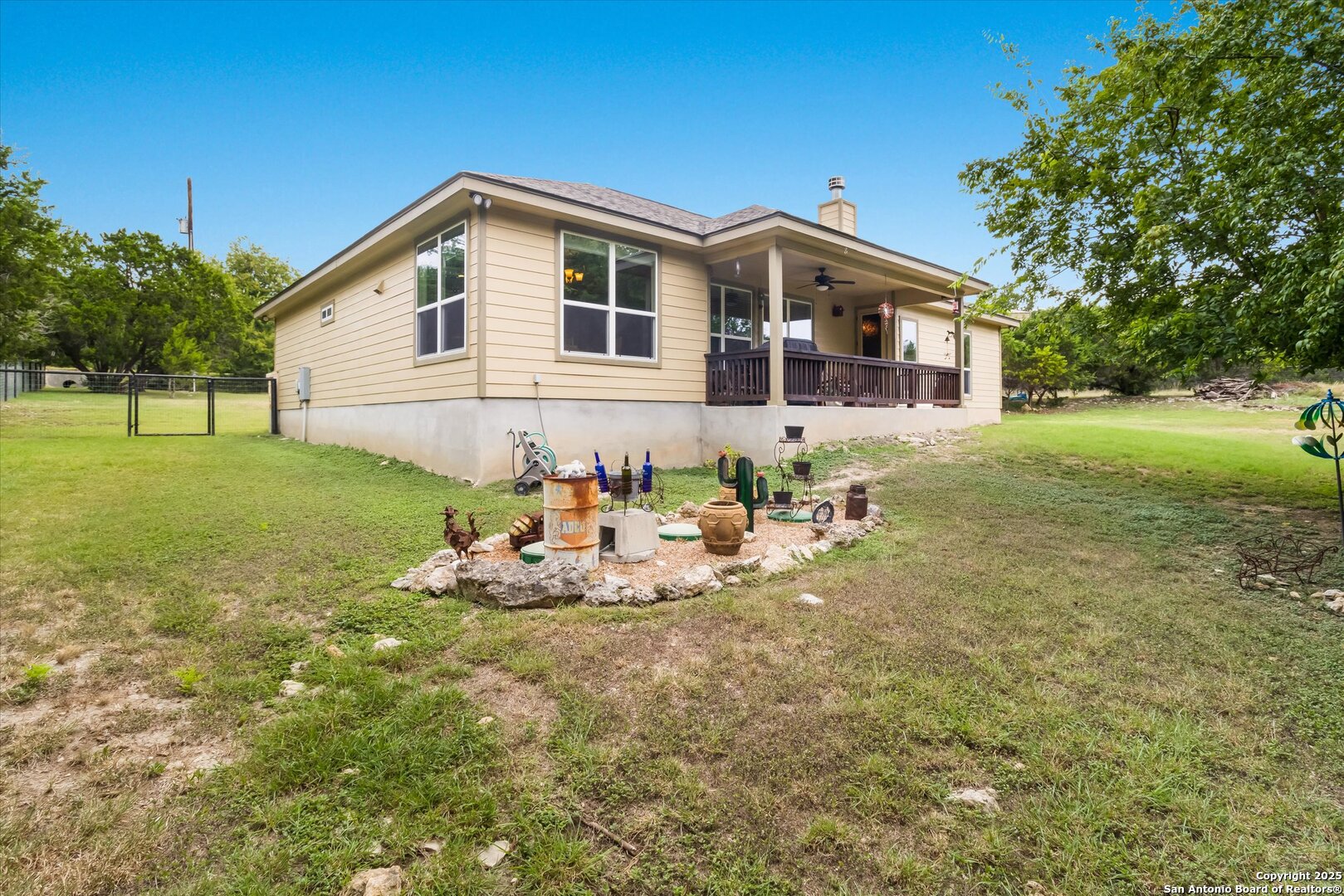 main property photo 16