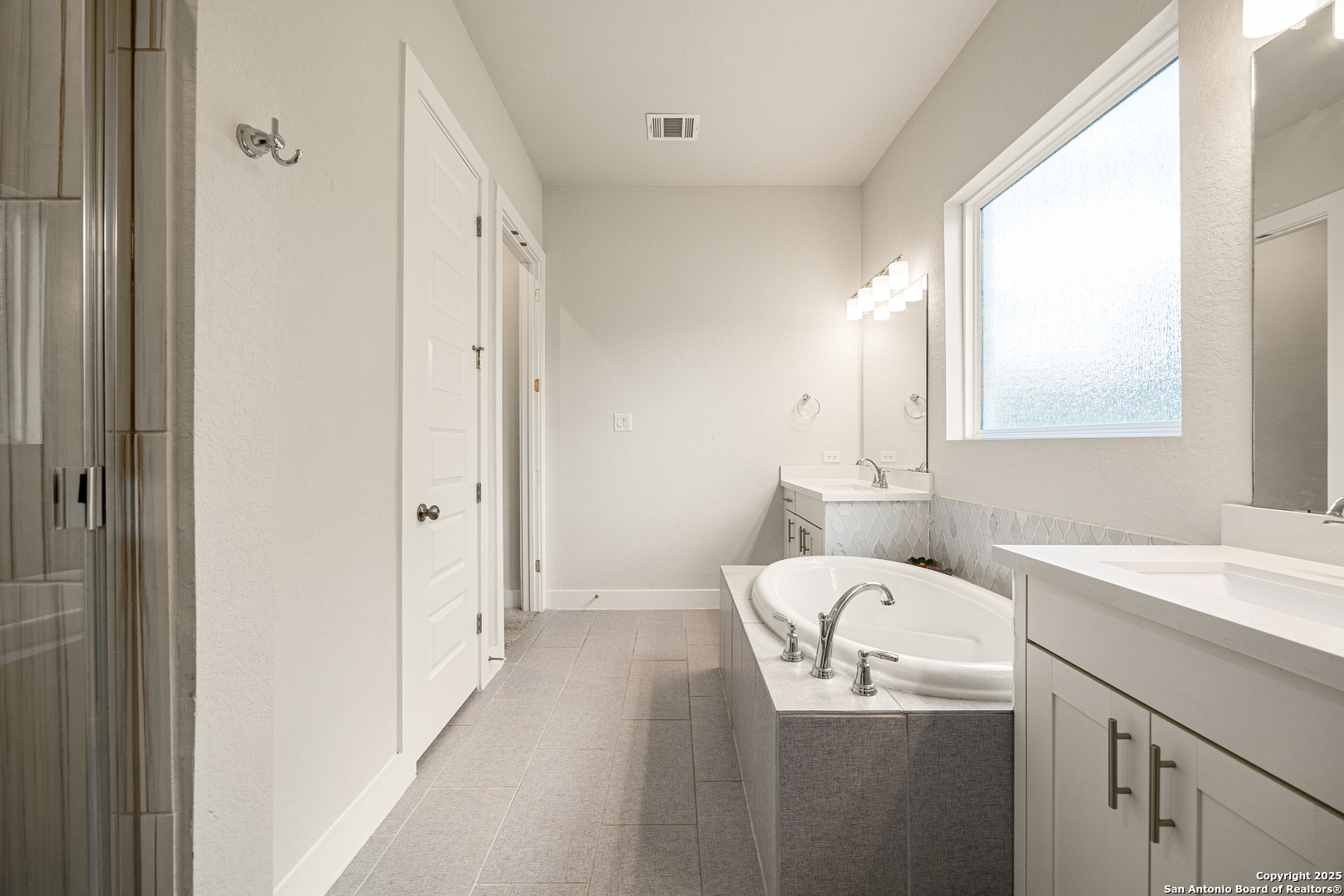 property viewer photo 19