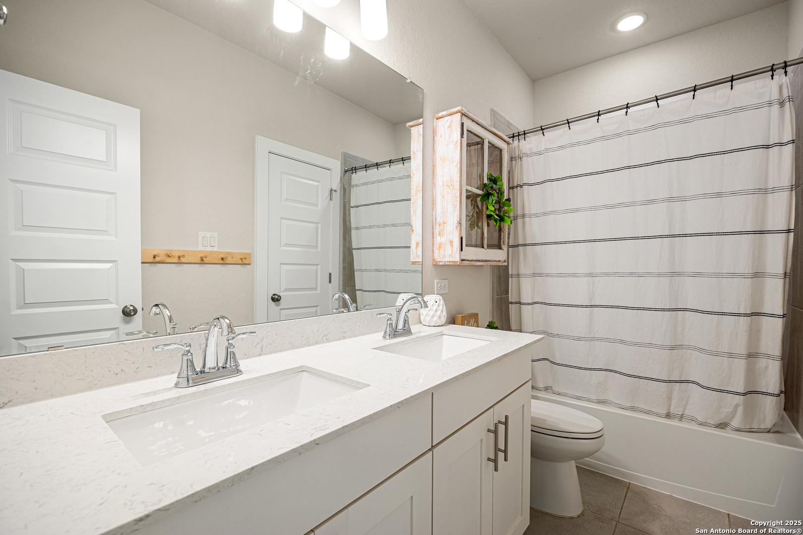 property viewer photo 23