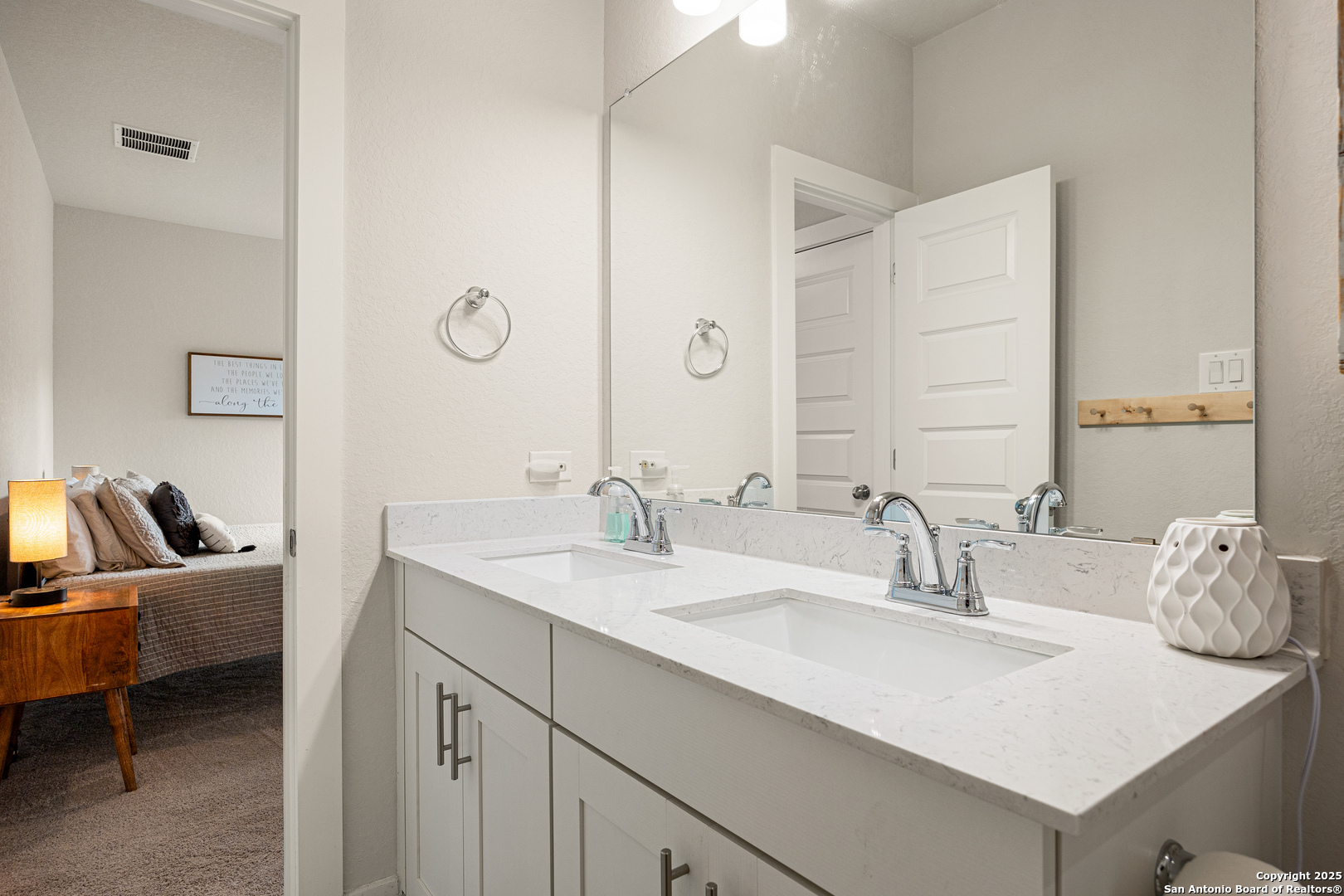 property viewer photo 25