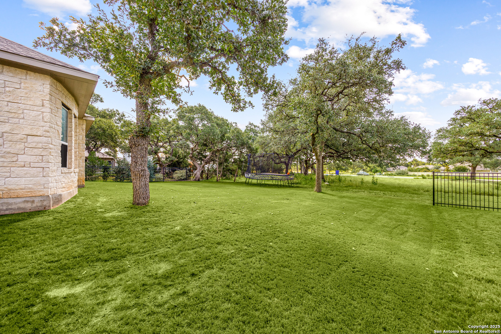 property viewer photo 31