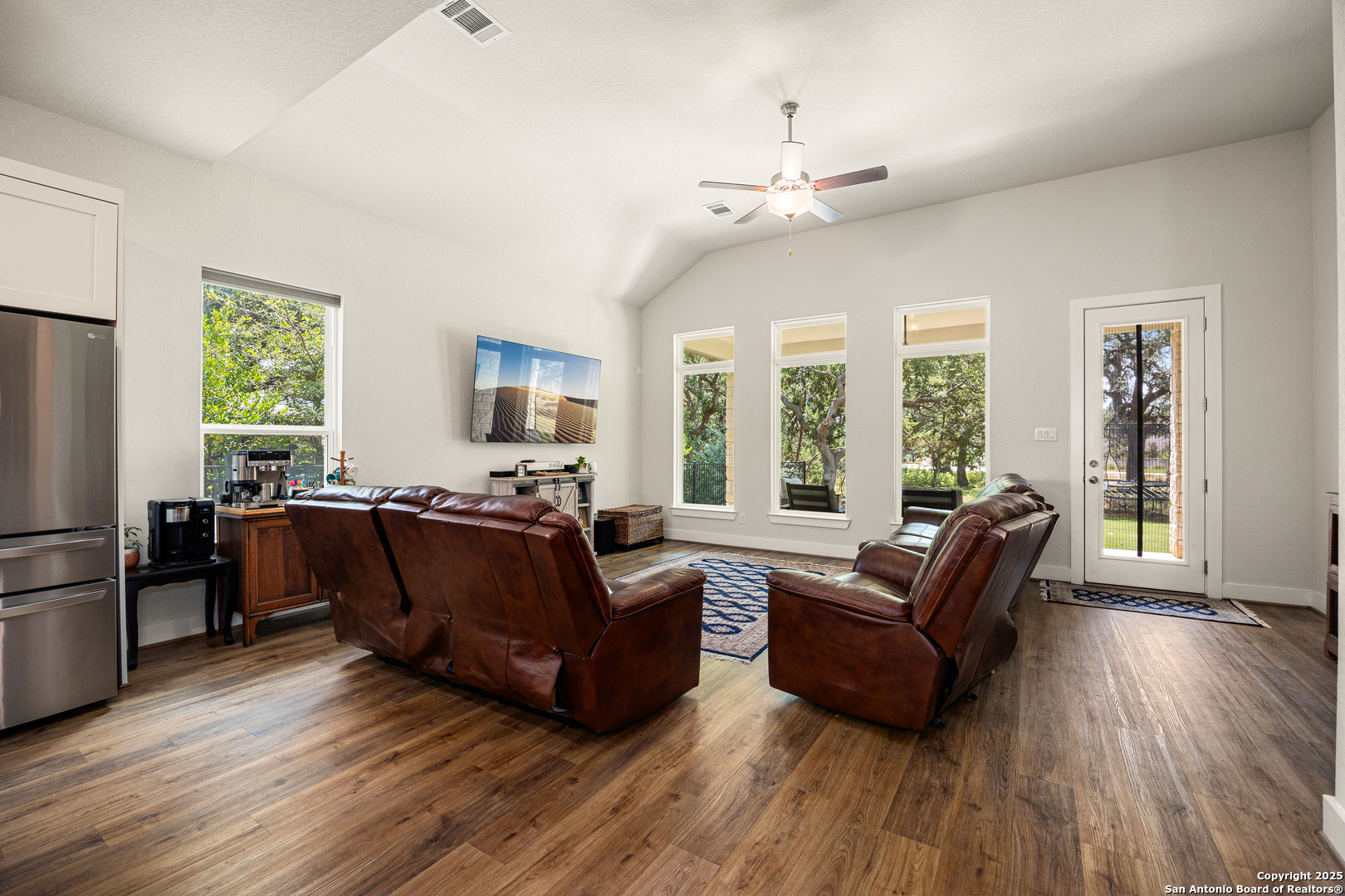 property viewer photo 6