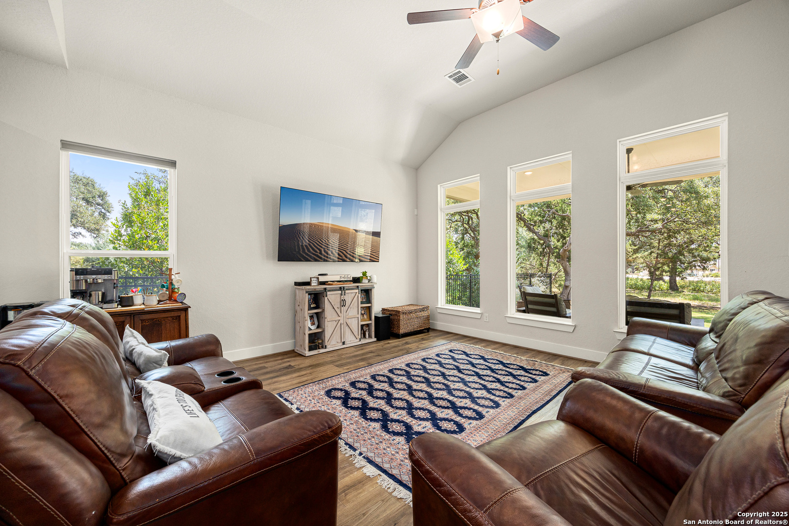 property viewer photo 7