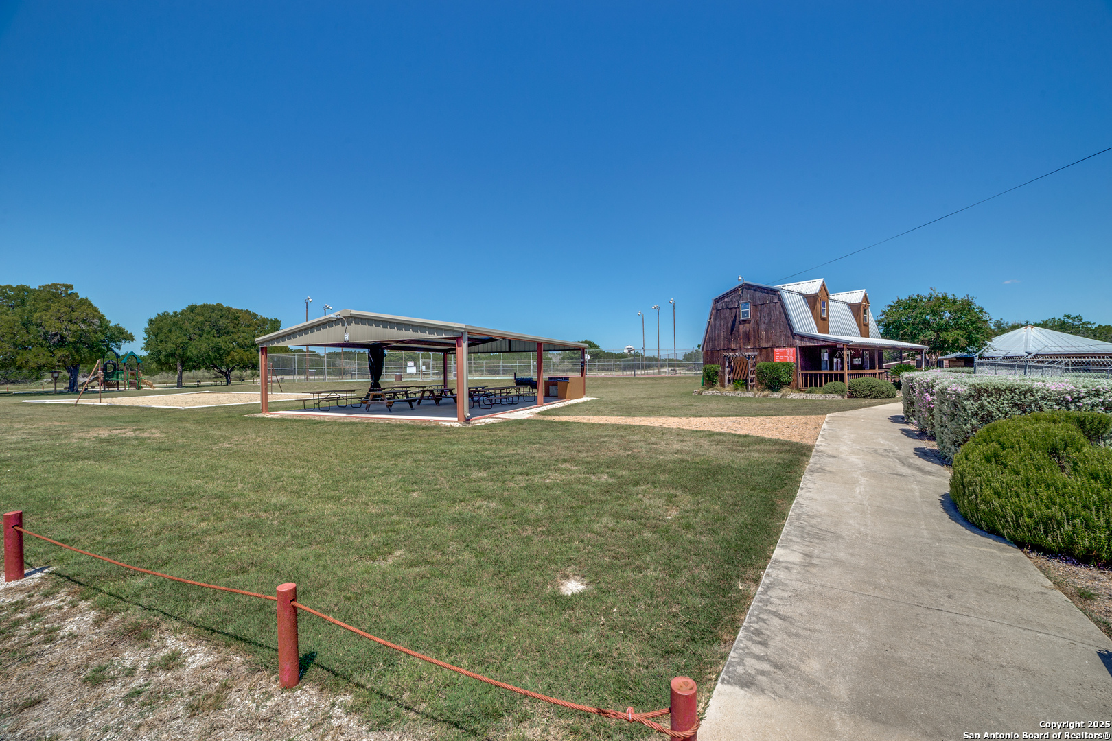 main property photo 29