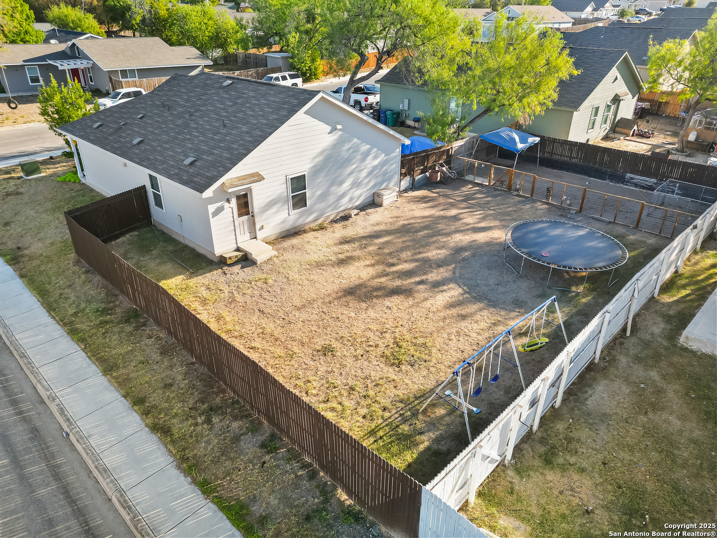 property viewer photo 24