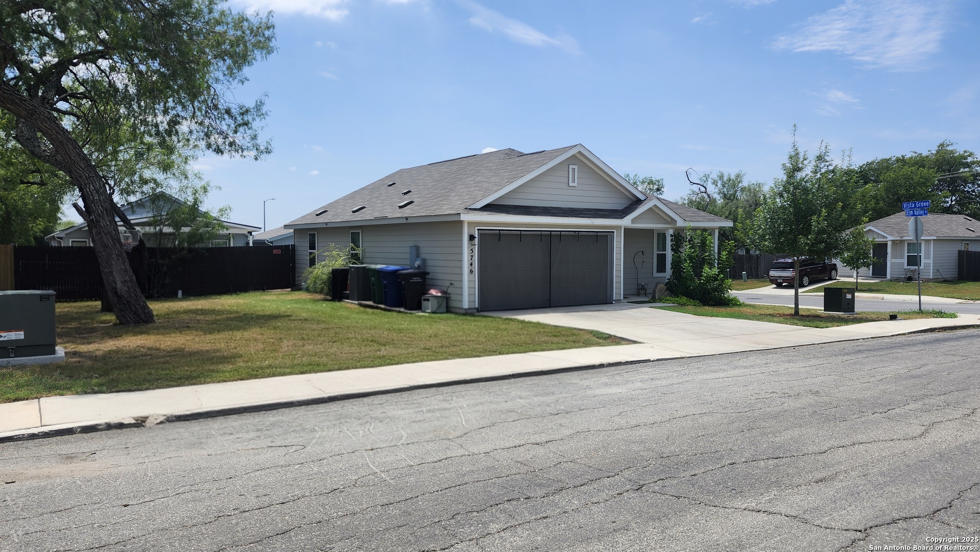 property viewer photo 3