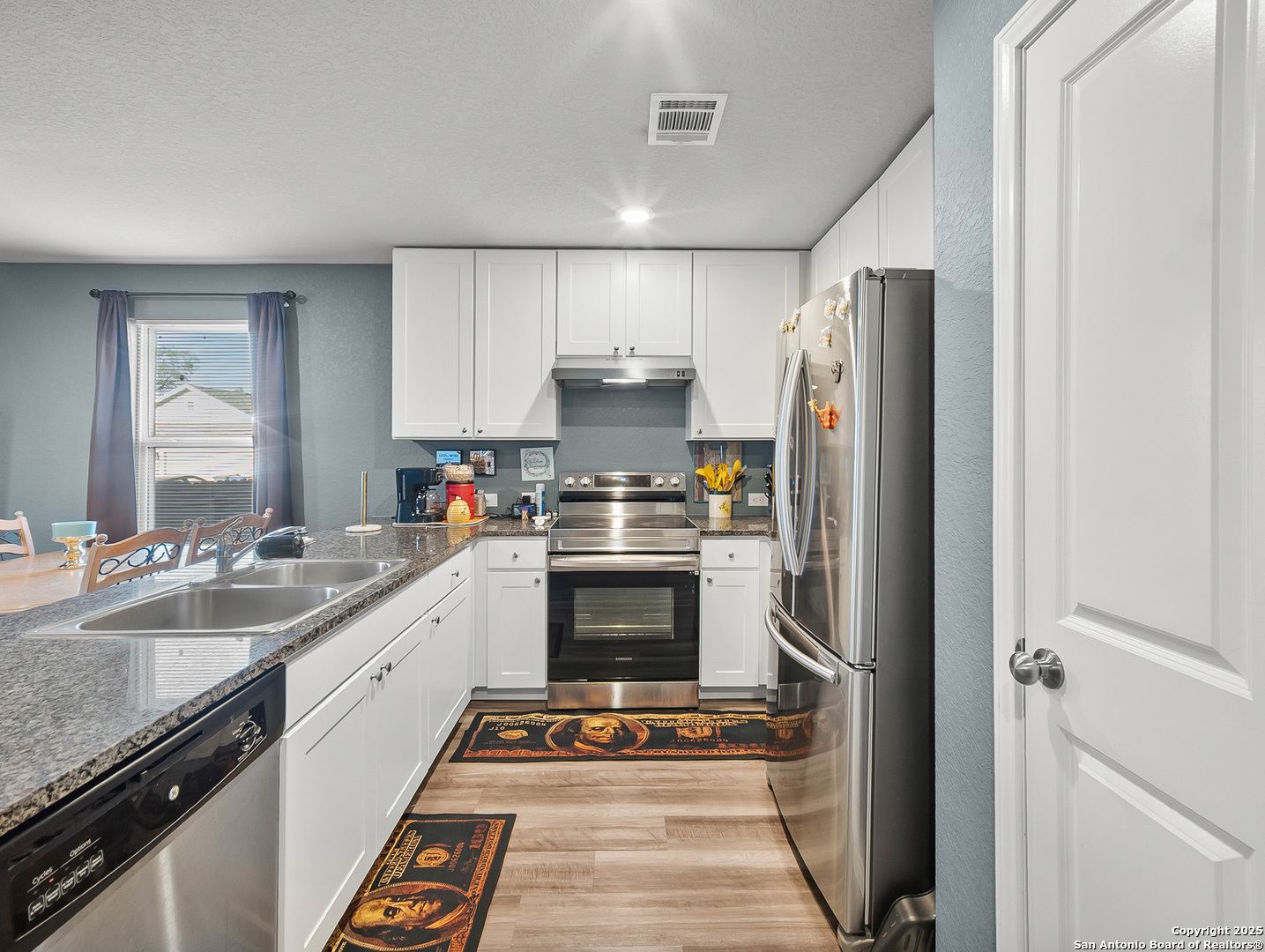 property viewer photo 9