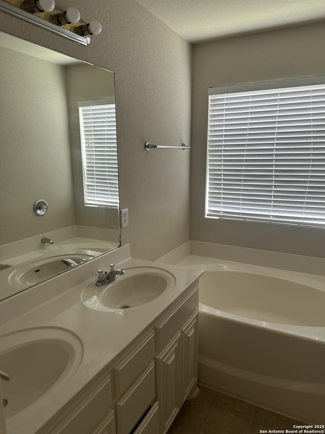 property viewer photo 5