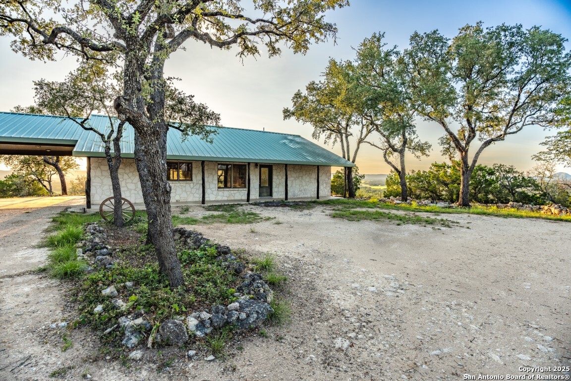 main property photo 28