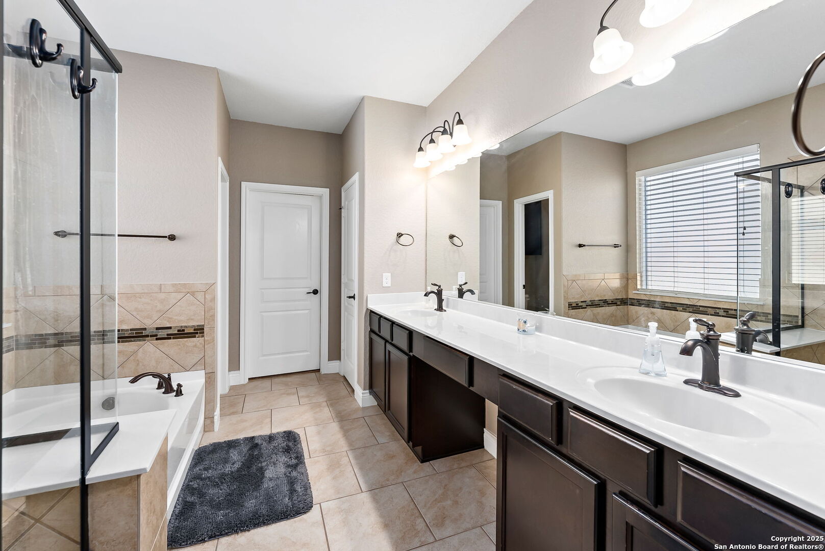 property viewer photo 6