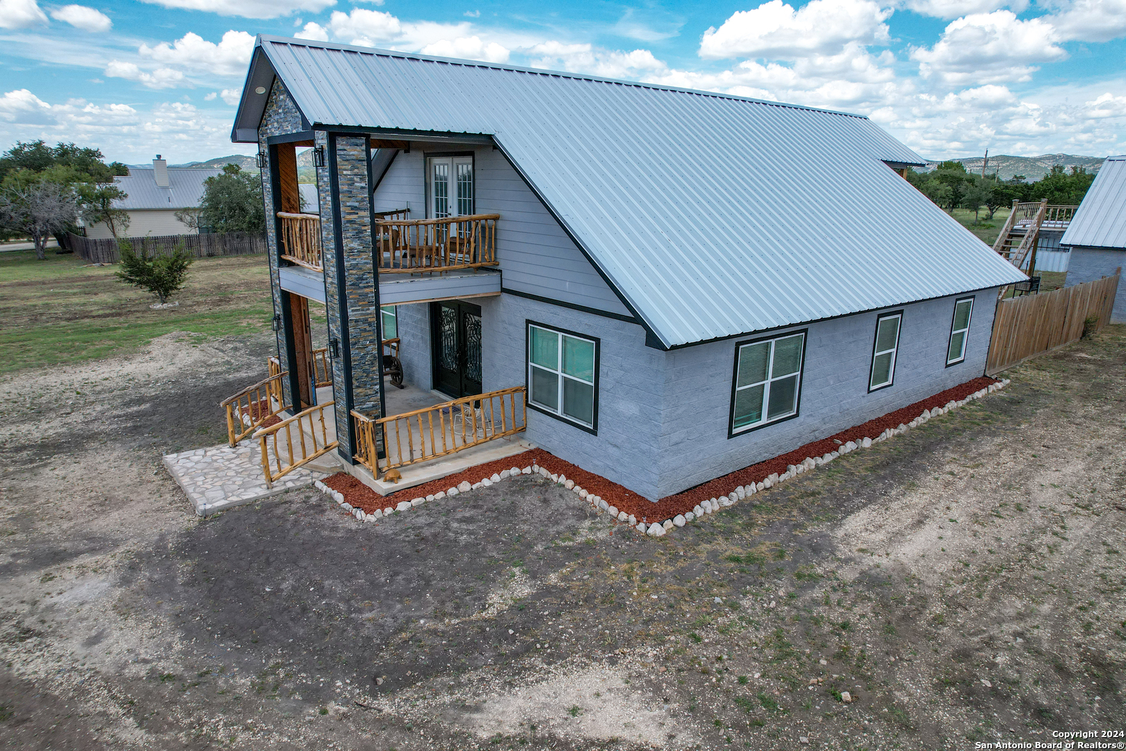 main property photo 9
