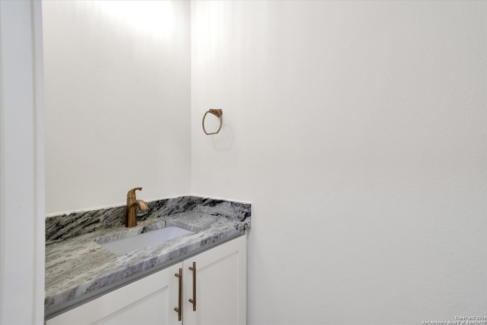 property viewer photo 19