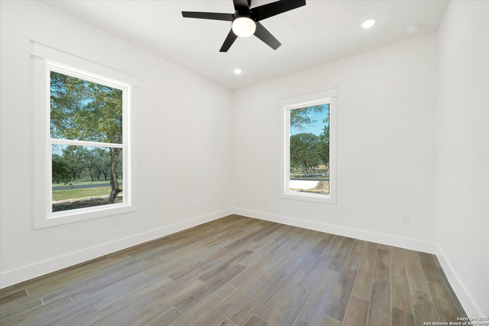 property viewer photo 29