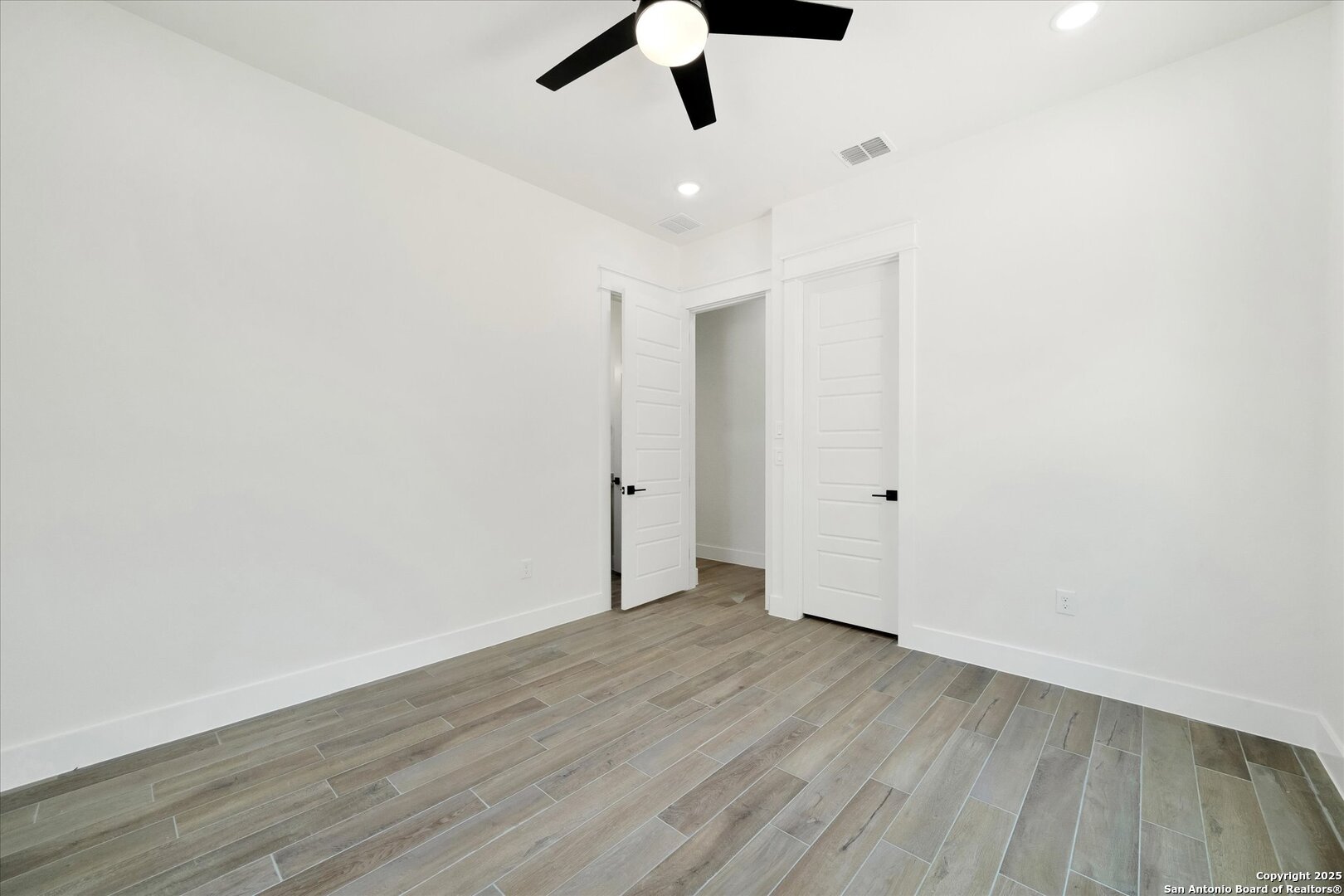 property viewer photo 30