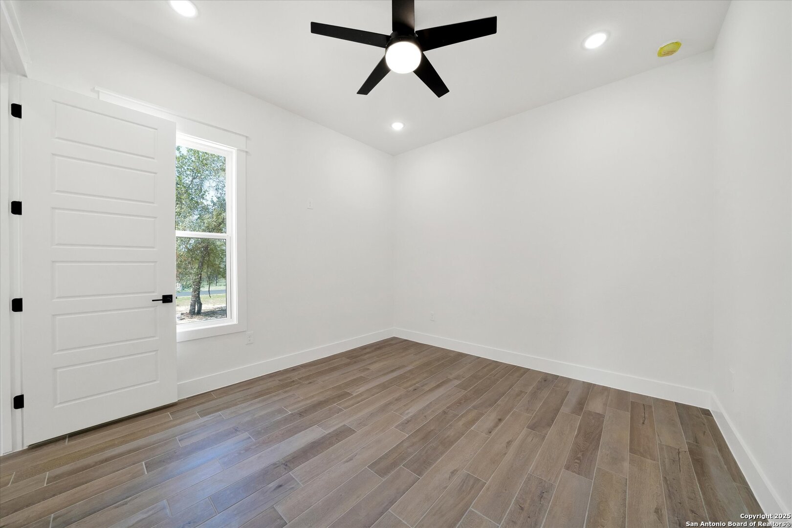 property viewer photo 32